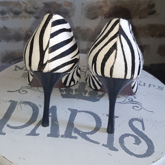 Type Z Zebra Print Pumps - Picture 3 of 10